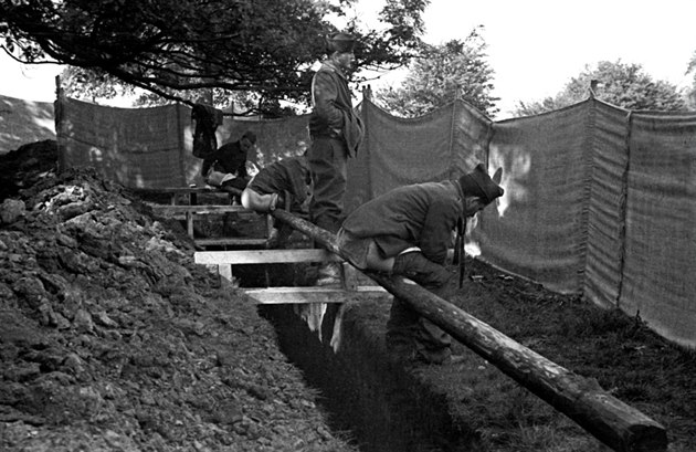 Latríny v britském Cholmondeley v lét 1940.