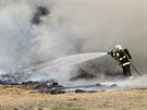 S požárem se prali také v nedaleké obci Zhořec, kde hořel stoh.
