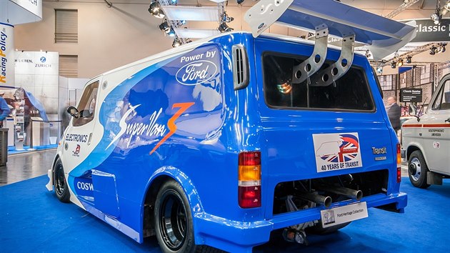 Ford Transit Supervan 3