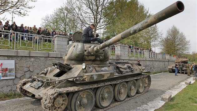 Ostravsk bitva byla uniktn i tm, e pijelo pt tank T-34. A z vtiny se stlelo. (30. dubna 2015)