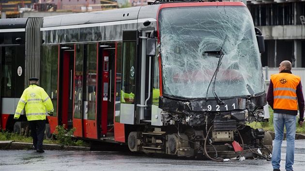 Po odpolední nehod tramvaje a autobusu hromadné dopravy 28. dubna v praských...