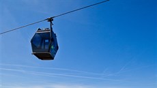 Lanovka na Sn�ku p�i zku�ební jízd� b�hem jarní odstávky.