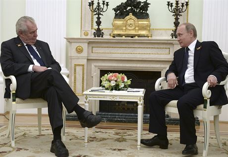 eský prezident Milo Zeman (vlevo) s ruským prezidentem Vladimirem Putinem (9....