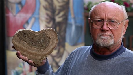 Josef Cvaka je chebský mineralogický nadenec, který objevil regionální...