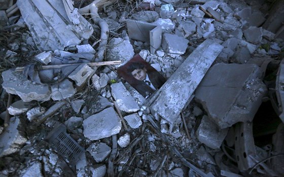 Následky bombardování v Aleppu jsou katastrofické (3. dubna 2015)
