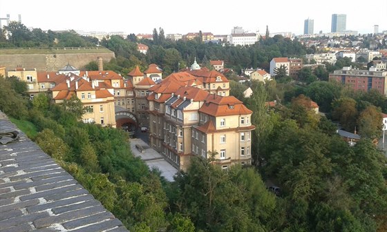 Ústav pro péi o matku a dít - porodnice v Podolí.