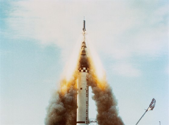 Průběh zkoušky první záchranné raketové věžičky určené pro kosmické lodi...