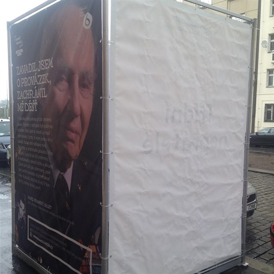 Neznámí vandalové poniili na Evropské tíd reklamní poutae záitkové výstavy...