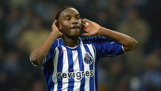 Benni McCarthy v dobách fotbalové slávy, raduje se z gólu za Porto.