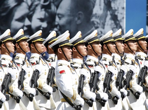 Čínští vojáci na přehlídce k 70. výročí konce druhé světové války na moskevském...