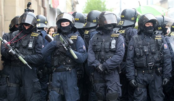 Policie použila při zásahu v Brně i kapsle s barvou.