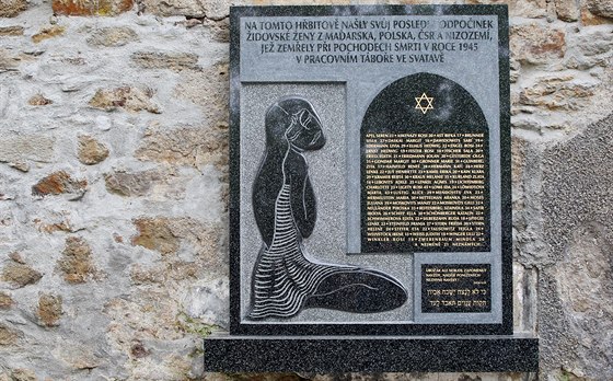 Na sokolovském židovském hřbitově odhalili pamětní desku židovským ženám...