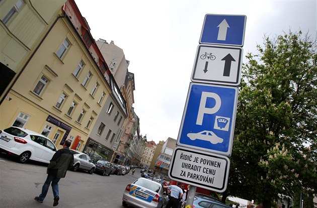 Na nové zna�ení si musejí zvykat �idi�i v centru Brna. P�esto�e jedou v...