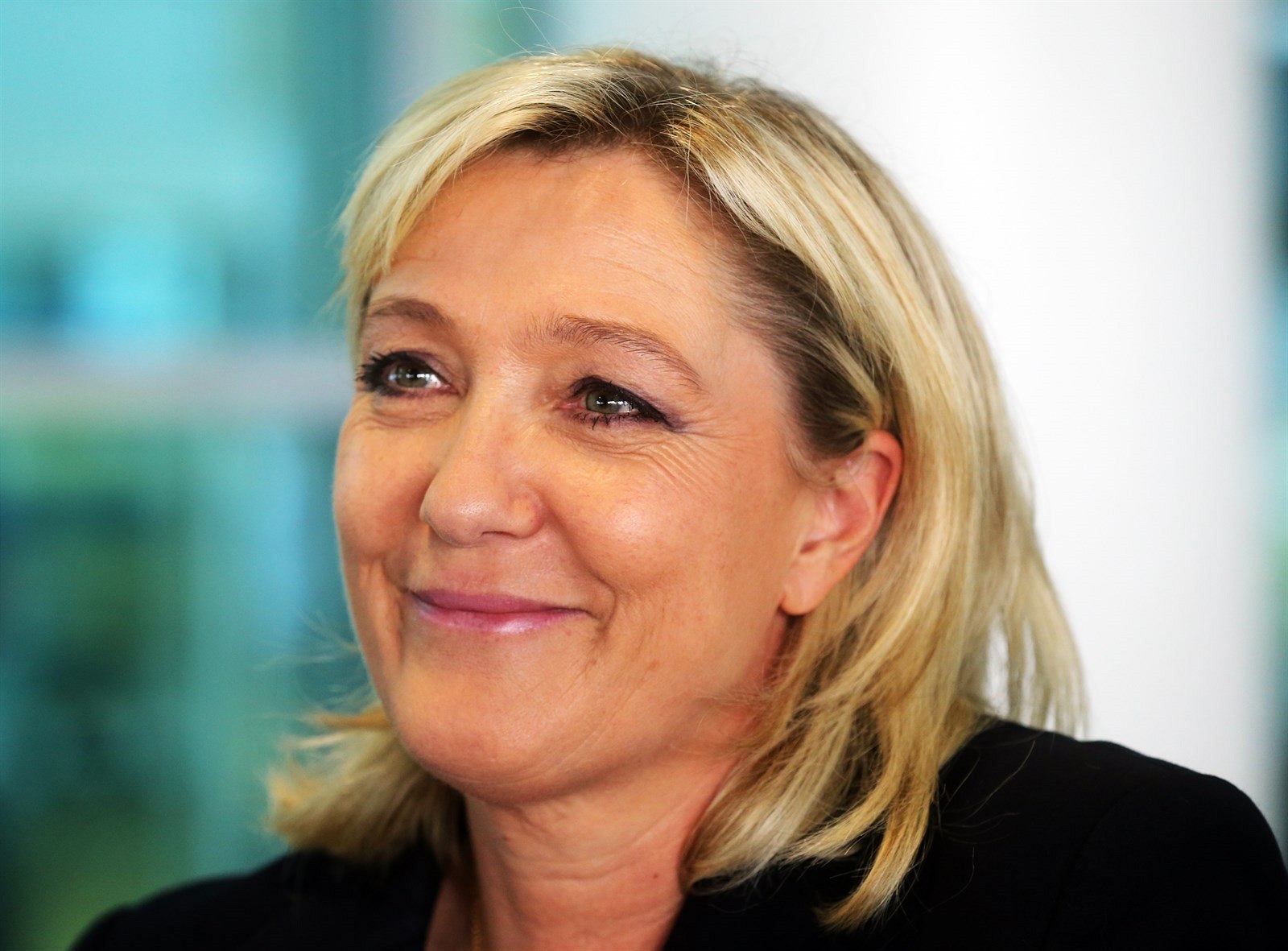 Marine Le Penová po p�íletu na pra�ské ruzy�ské leti�t� (5. kv�tna 2015)