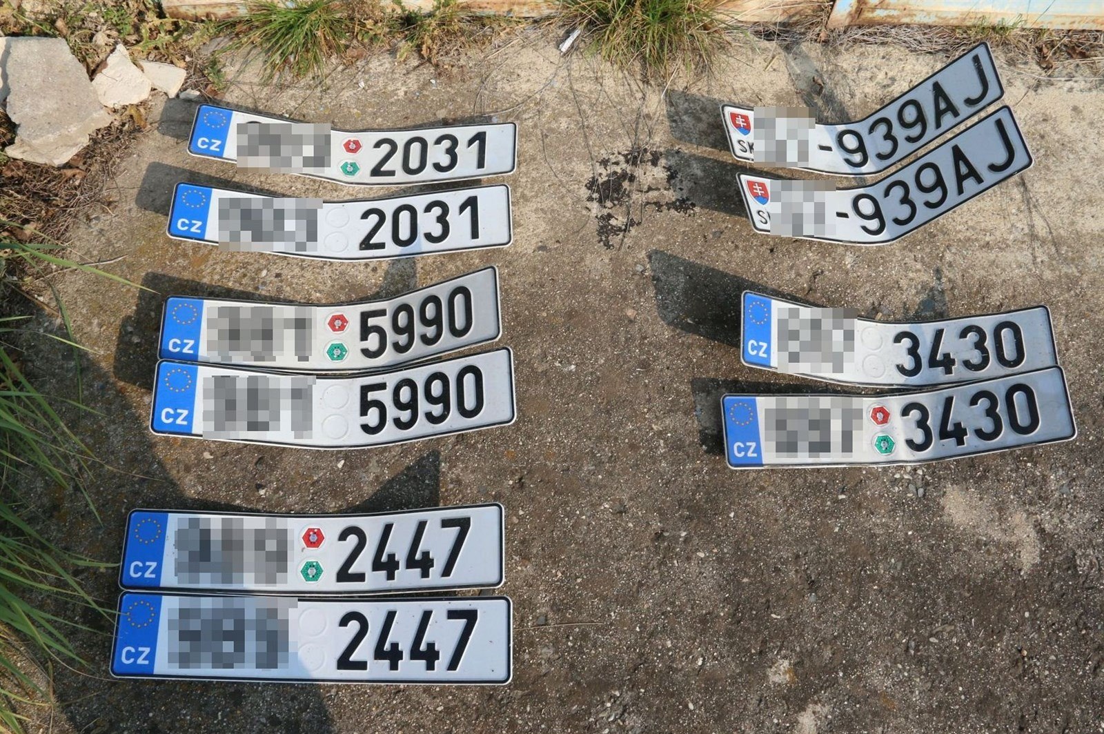 Zlod�ji disponovali n�kolika registra�ními zna�kami, které vyu�ívali p�i...