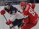 Souboj slovenského hokejsity Tomáe Tatara a bloruského Dmitrije Korobova.