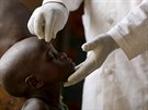 Dít, které ze spár Boko Haram zachránila nigerijská armáda, vyetuje léka v...