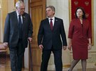 �eský prezident Milo� Zeman (vlevo), makedonský prezident Gjorge Ivanov a jeho...