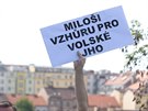 Transparent namíený proti prezidentovi pi pietním aktu na praském Vítkov.