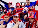 JDEME NA VĚC. Čeští fanoušci pózují před úvodním zápasem na mistrovství světa...
