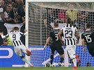 CASILLAS INKASUJE. Alváro Morata (vlevo), útoník Juventusu Turín, vstelil...