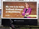 Pedvolební billboard Skotské národní strany v ele s Nicolou Sturgeonovou.
