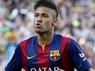 Neymar z Barcelony oslavuje svj gól.