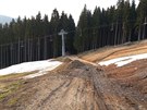 Cesta pes sjezdovku Slon kousek od Hotelu Vista