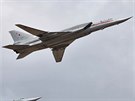 Dvojice nadzvukových dálkových bombardér Tu-22M3 Backfire, které jsou ureny...