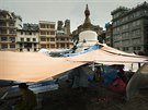 Nepálské hlavního msto Káthmándú, do nho na pomoc piletl i eský...