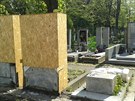 Nkteré krajní náhrobky na Nuselském hbitov pekrývá kvli stavb obvodové...