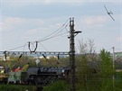 Pilatus P2 nalétává na vlak u Koterova, 2. kvtna 2015.