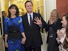 Zamstnanci premiérovy rezidence v Downing Street 10 aplaudují po píchodu...