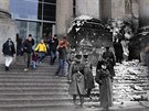 Sergej Larenkov: Marál ukov sestupuje po schodech dobytého Reichstagu