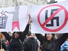 Na Malinovského náměstí v Brně se sešla tisícovka lidí, aby blokovala pochod...