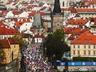 Na tra Praského maratonu se vydaly tradin tisíce bc.