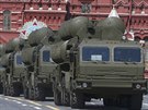 Protiletadlový raketový komplet S-400 Triumf (v kódování NATO SA-21 Growler) na...