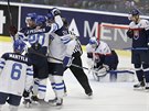 Gólová radost v podání finských hokejist v utkání se Slovenskem