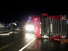 Nehoda kamionu a osobnho auta na 44. km D1 (6. kvtna 2015)