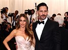 Joe Manganiello a Sofia Vergara na MET Gala (New York, 4. kvtna 2015)