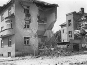 Nálet na Mladou Boleslav 9.5.1945. Silně poškozený dům na rohu Laurinovy a...