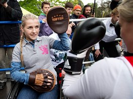 Krom táty pomáhala pi exhibiním tréninku i Fabiana Bytyqi, mladiká...