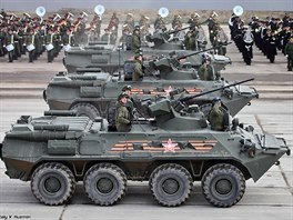 Osmikolov transportr BTR-82A, vyzbrojen 30mm kanonem, je jednm z...