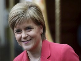 Předsedkyně SNP Nicola Sturgeonová (3. května 2015)