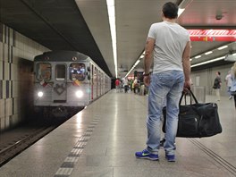Historická souprava metra Ečs připomněla 41. výročí zahájení provozu pražského...
