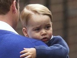 Princ George se přijel podívat na sestřičku (Londýn, 2. května 2015).
