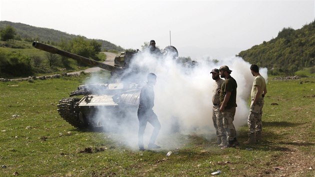 Bojovnci povstaleck koalice Da al-Fatah v provincii Latakja (29. dubna 2015)