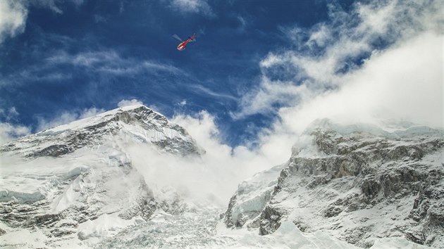 Helikoptra zchran pod Mount Everestem (27. dubna 2015)
