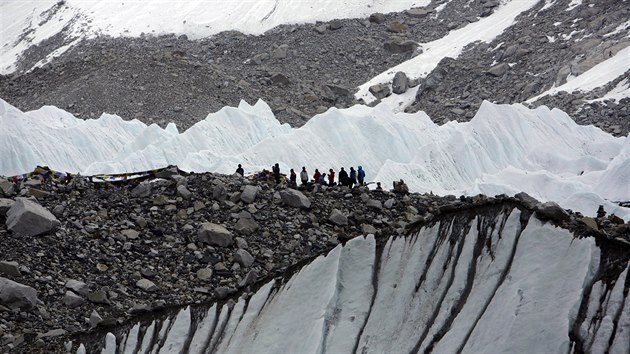 Zkladn tbor pod Everestem na archivnm snmku z kvtna 2014