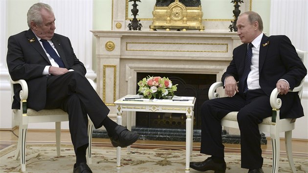 esk prezident Milo Zeman (vlevo) s ruskm prezidentem Vladimirem Putinem (9. kvtna 2015).